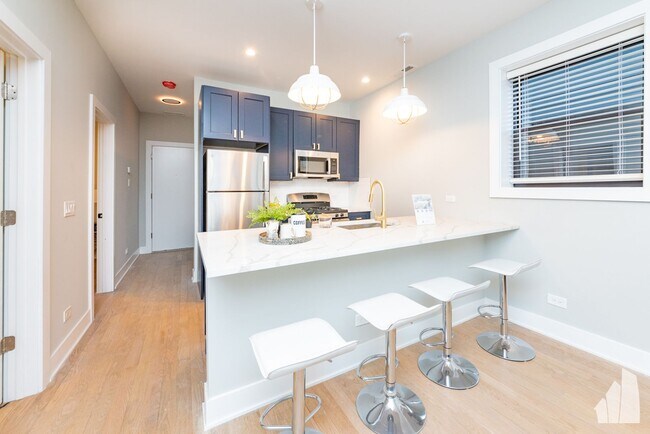 2020 W Montrose Ave, Chicago, IL 60618 - photo 3