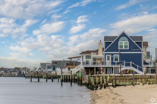 A quiet stretch of Delaware Bay frames prime real estate in Downe Township.