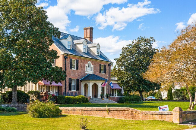 Explore Yorktown's historic landmarks that shine beauty and elegance.