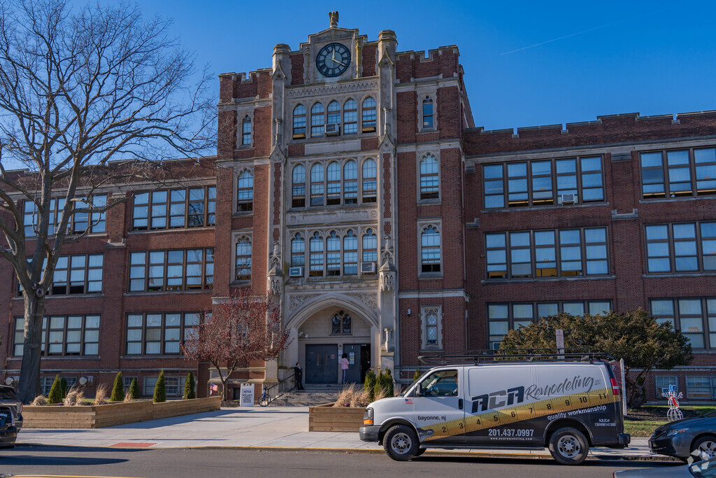 Bayonne High School, Rankings & Reviews - Homes.com