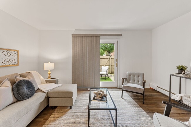 106 Tarryton Ct E, Columbus, OH 43228 - photo 4