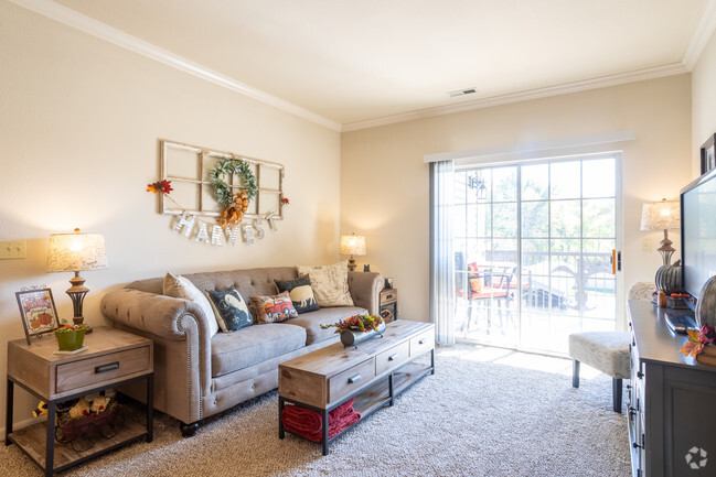 2BR, 2BA - 1,093 SF