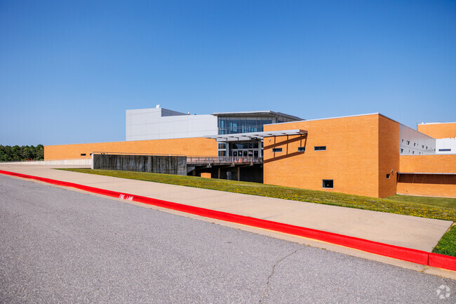 Students at Maumelle High School attends grades 9th through 12th.
