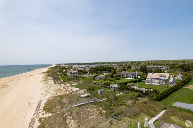 East Hampton's contemporary beachfront homes have the best views of the ocean.