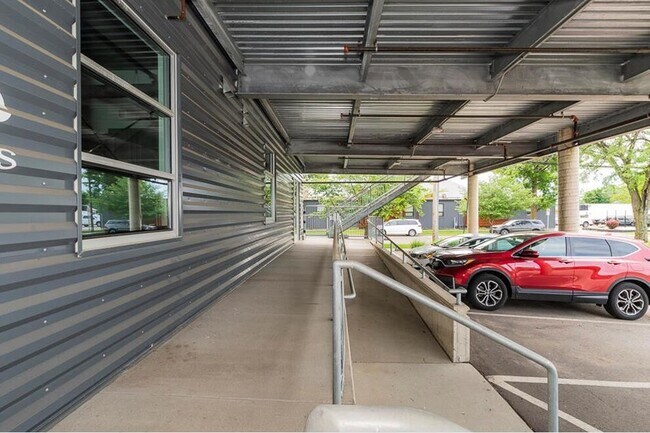 504 E Butler Ct unit 504 E. Butler Ct, Kalamazoo, MI 49007 - photo 4