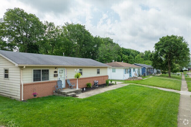 Residential homes are mainly spread out on the west side of Marian Cold Springs Road.