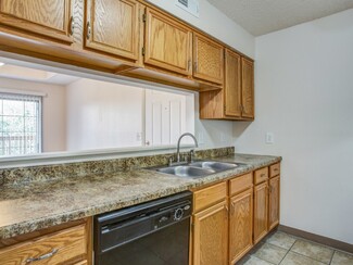 1645 W Walnut Lawn St, Springfield, MO 65807