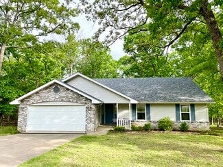639 Cherokee Rd, Lake Ozark, MO 65049