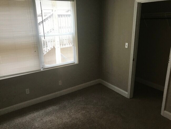 559 S Limestone unit 201, Lexington, KY 40508 - photo 7