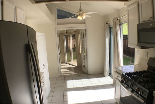 41430 Avenida de la Reina, Temecula, CA 92592 - photo 4