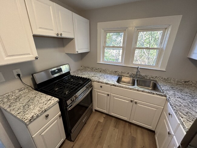 133 Temple Place unit 2 (2nd Floor), Syracuse, NY 13207 - photo 6