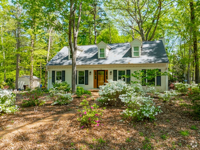 A variety of architectural styles line the streets of Kings Mill-Morgan Creek.