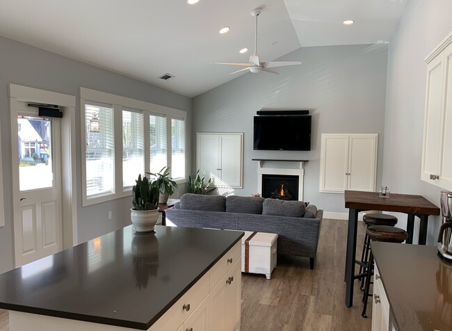 Island/Living Rm