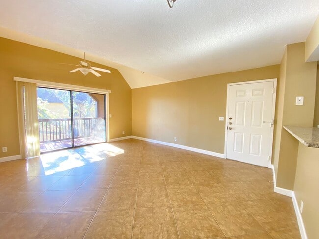 345 Lakepointe Dr, Altamonte Springs, FL 32701 - photo 2