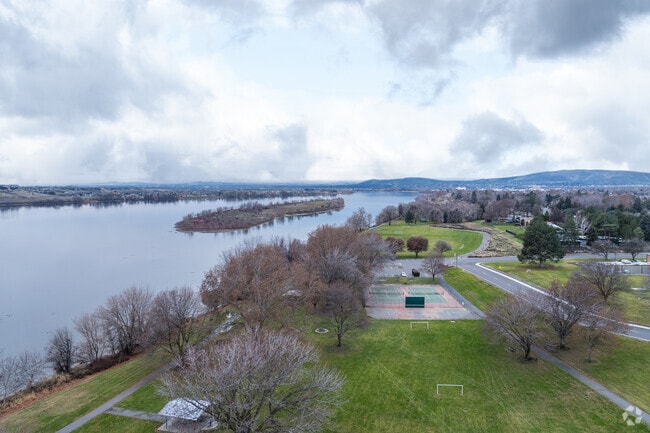 Richland features several parks that sits next to the river.