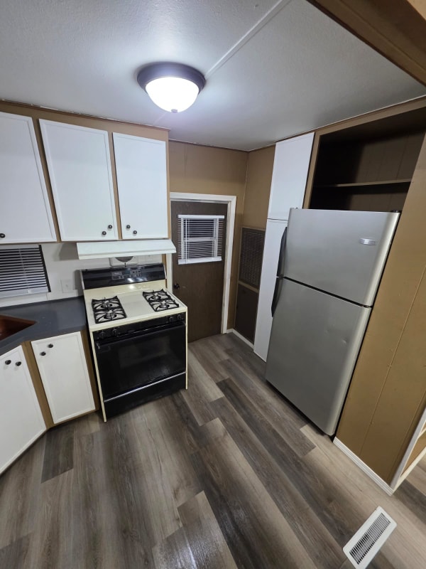 905 W 37th Ave, Hobart, IN 46342