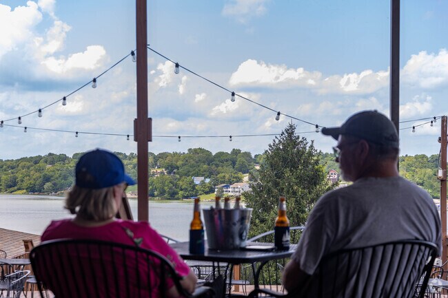 Grab a drink and enjoy the view at Willie's Sports Cafe in Hidden Valley.