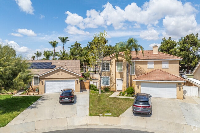 Red-tiled roofs, stucco exteriors of Mediterranean contemporary style homes are common sights around Victoriano.