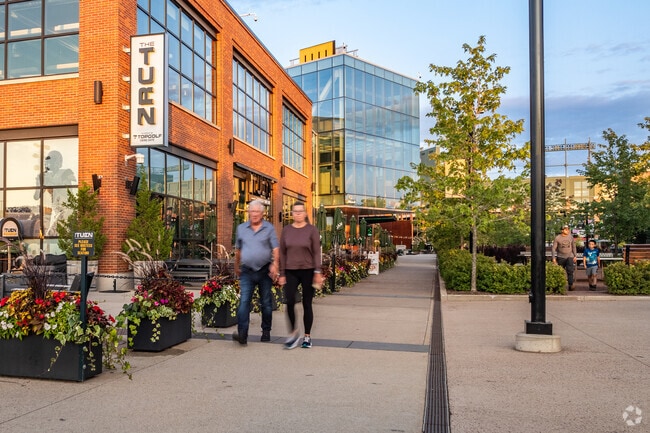 MacArthur Heights has a great selection of entertainment and eateries to choose from.