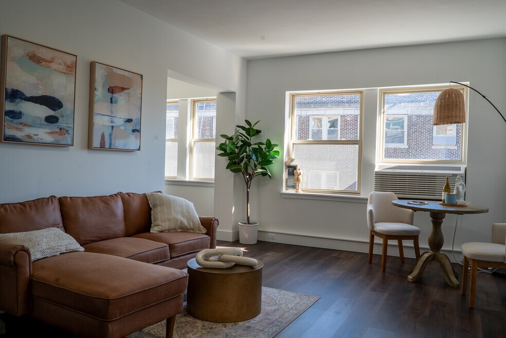 1553 W Hollywood Ave unit 303, Chicago, IL 60660 - photo 1