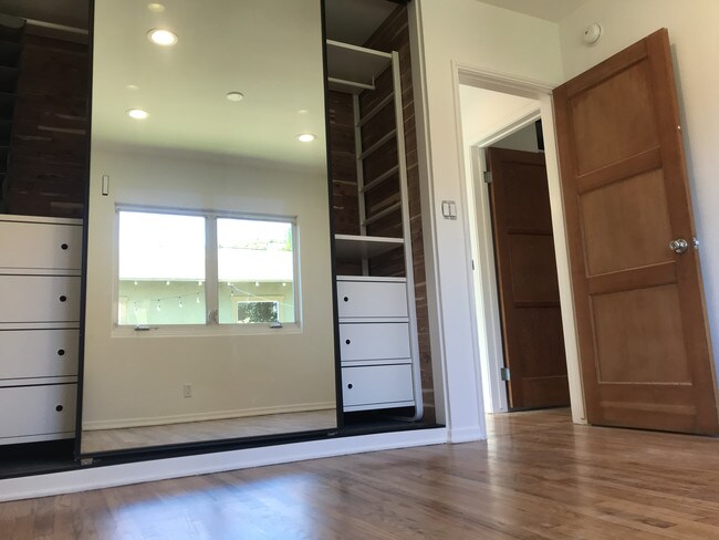 2010 Virginia Ave unit B, Santa Monica, CA 90404 - photo 6