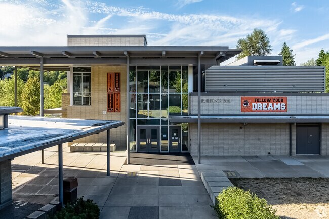 Kenmore Middle is part of the Northshore School District and welcomes Uplake students.