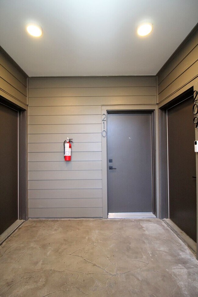 8417 SW 24th Ave unit 210, Portland, OR 97219 - photo 5