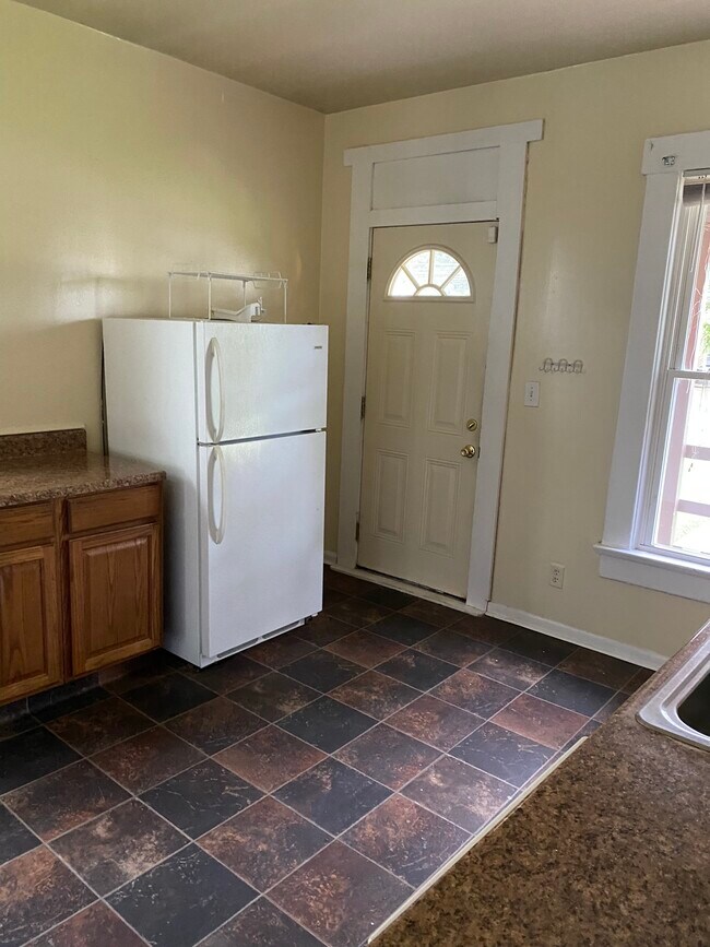 69 W Blake Ave, Columbus, OH 43202 - photo 6