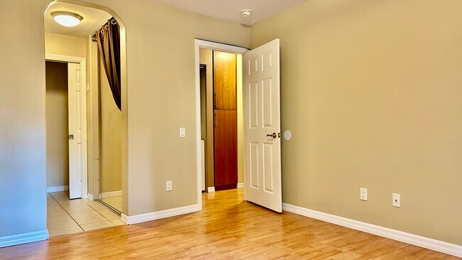 5404 Balboa Arms Dr unit 354, San Diego, CA 92117 - photo 4