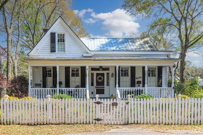 In Historic Summerville you can find an older 19th Century home.