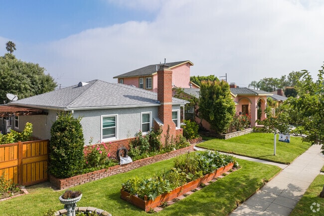 Midcentury ranchers are the most commonly found homes in Gardena, CA.