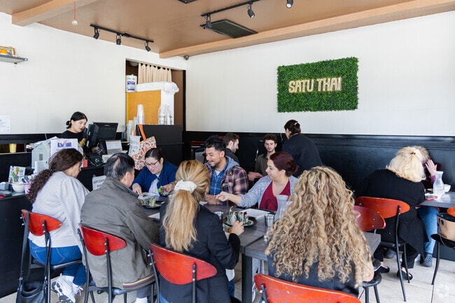 Satu Thai, Mountain Cove's local Thai restaurant, is a hit and is often a full house.