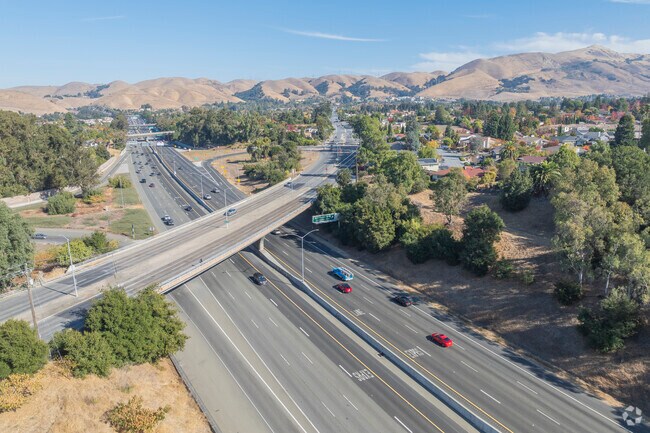 Weibel residents have easy access to the 680 freeway.