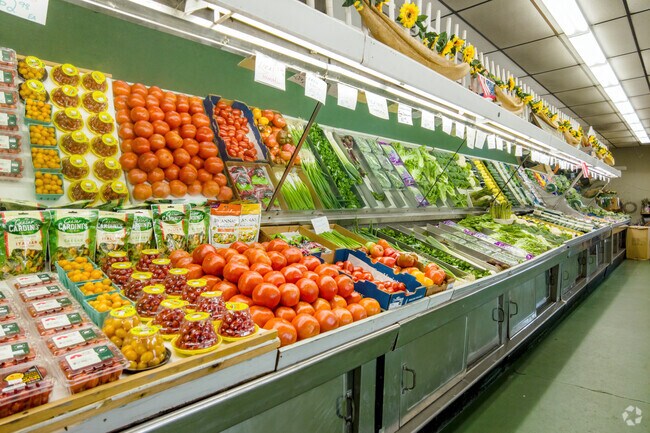 Quality Fruitland in the Monroes / South Seekonk neighborhood is a great place to get produce.