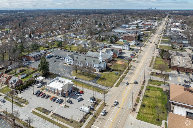 Mayfield Road is the main retail thoroughfare in Lyndhurst.