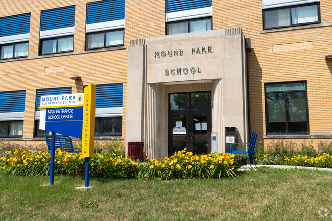 Mound Park Elementary School front entrance and sign in Southwest Warren.