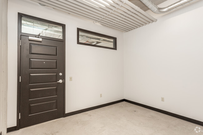 1BR, 1BA - Entry