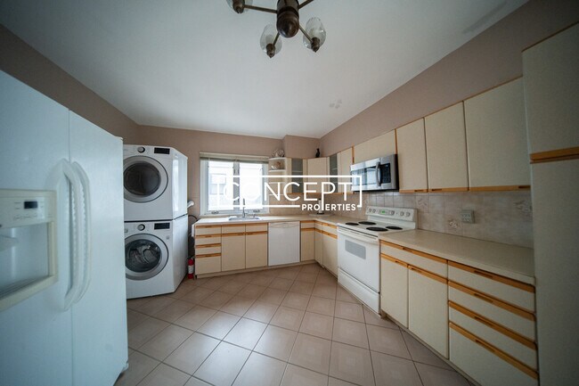 208 Rawson Rd unit 2, Brookline, MA 02445 - photo 2