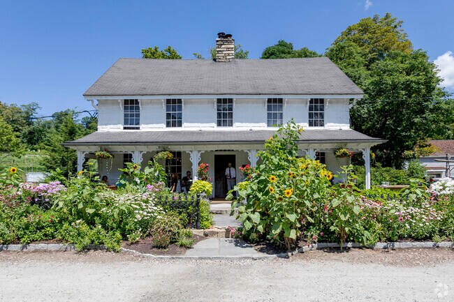 Purdy's Farmer & the Fish offers dishes featuring seafood and vegetables grown on-site.