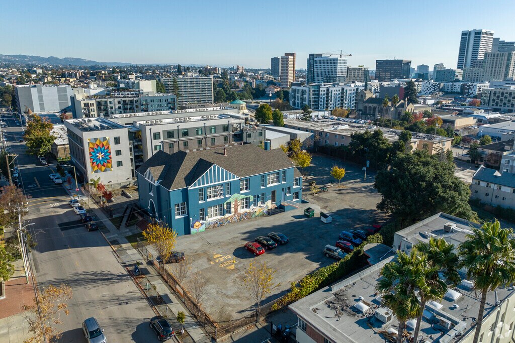 Oakland Emiliano Zapata Street Academy is a public alternative high school.