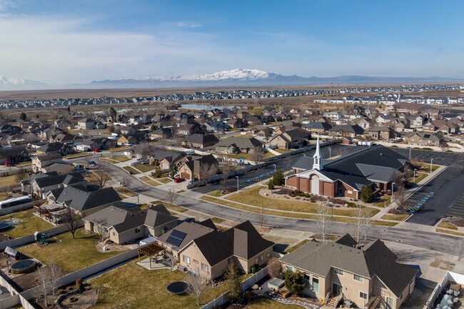 Syracuse offers housing near local shops and retail along Antelope Drive.