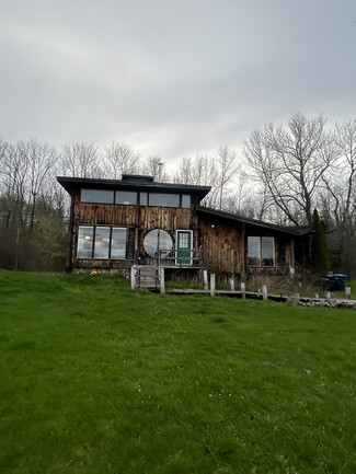 39 Phelps Ln, South Hero, VT 05486