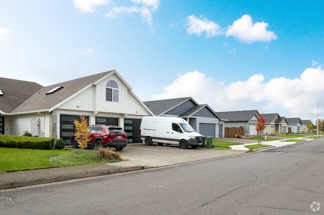 New Traditional homes with driveways are plentiful in Woodburn.