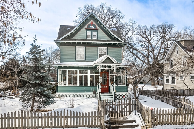 Victorian homes are commonly seen throughout the Hamline-Midway neighborhood.