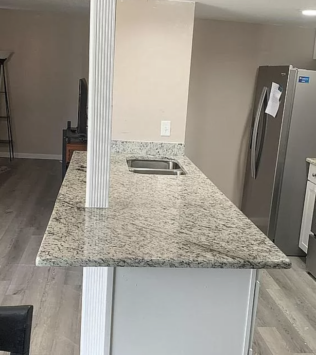 904 Byron Ln Unit Rm #1, Sarasota, FL 34243