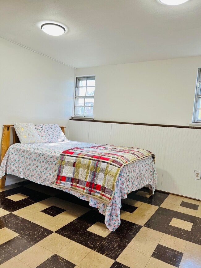 1405 Pleasant Valley Dr Unit Pleasant Rooms, Catonsville, MD 21228