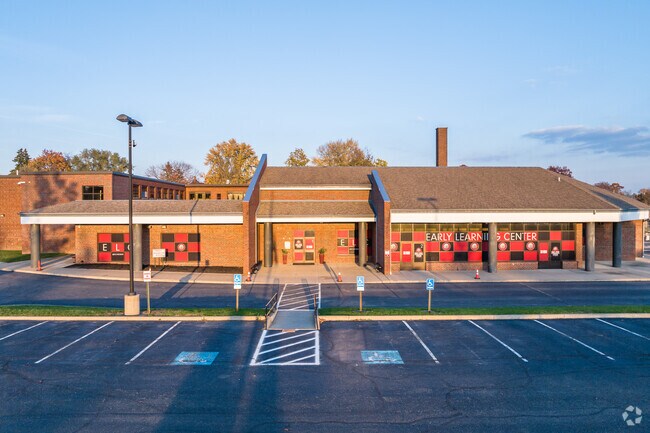 There is a large parking lot in front of Barbara F Schreiber Elementary for staff and guests.