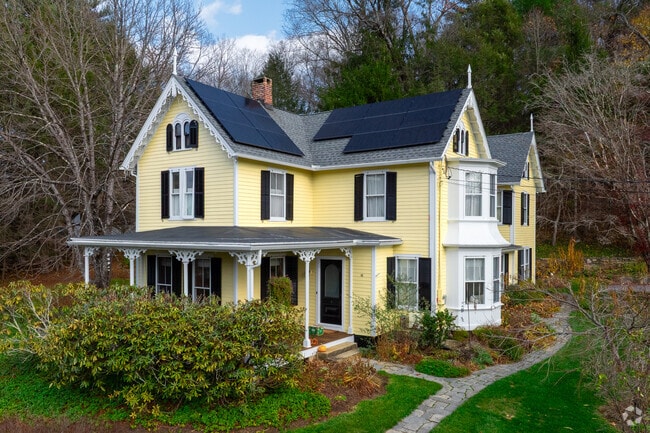 Many of the homes in Washington have farmhouse influences, which add to the rural charm of the area.