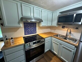 81 Mitchell St Unit 3, Mechanic Falls, ME 04256