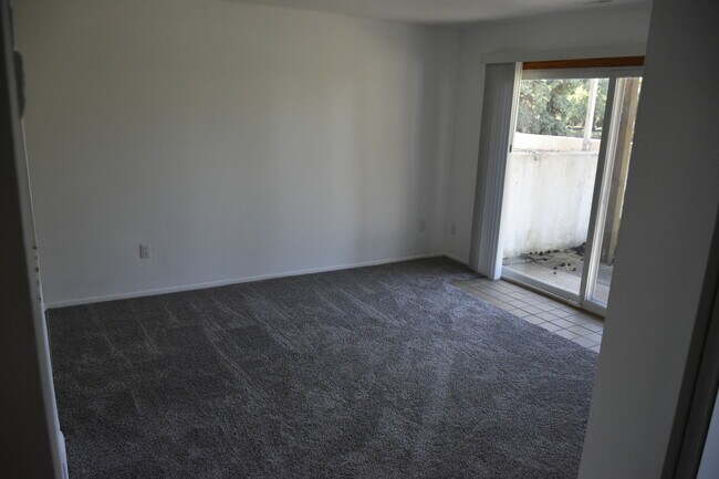 806 Bloomfield Village Blvd unit J, Auburn Hills, MI 48326 - photo 5